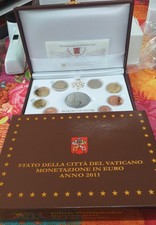 VATICAN  2011 coffret  euro  avec médaille  Benoit  XVI