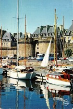 SAINT-MALO - Cité Corsaire - le port des yachts - la grande porte 