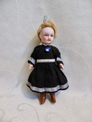 Jolie mignonnette ancienne - jolie,