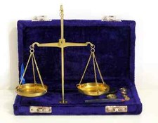 Bijoutier de poche vintage en laiton. Balance balance poids complet