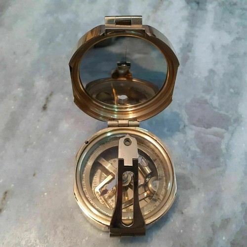 Ancienne boussole nautique