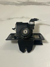 Serrure de couvercle de coffre
