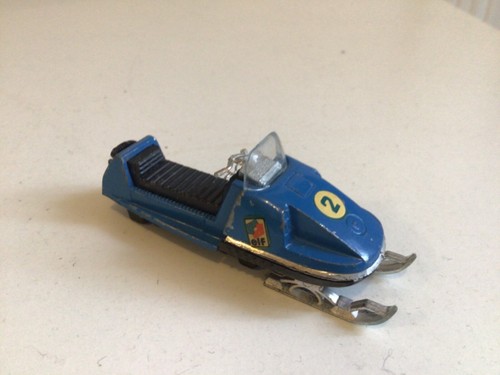 Majorette moto neige