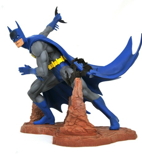 Batman neal adams statuette - by,