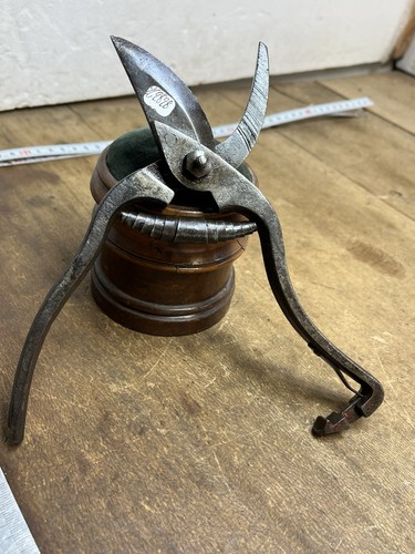 Outil ancien vigneron vigne - ,