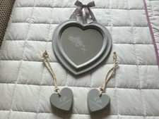  ENSEMBLE ROMANTIQUE CADRE MIROIR + DEUX EMBASES RIDEAUX BOIS FORME COEUR