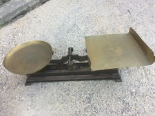 Ancienne grosse balance Roberval de commerce plateaux laiton LOIODICE vintage