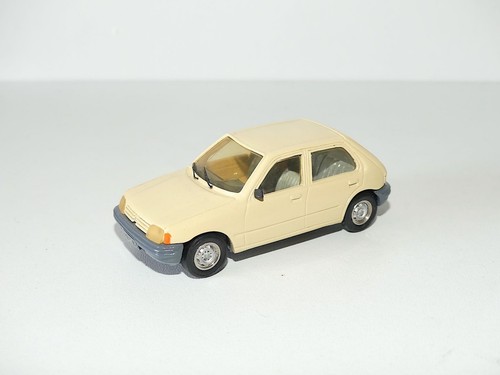 Peugeot 205 portes beige - peugeot,