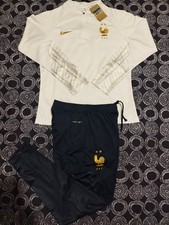 Ensemble jogging Nike le haut