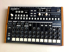 Synthétiseur de batterie analogique Arturia DrumBrute Drum Machine TESTÉ du J...