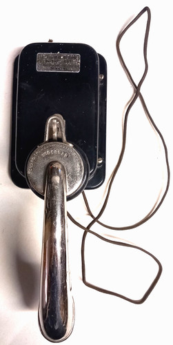 Téléphone mural ancien