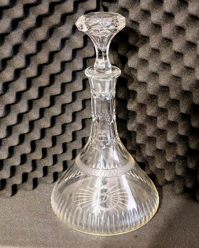 Ancienne carafe vin - à,
