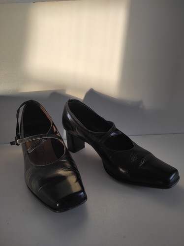 Paire chaussures talon - à,