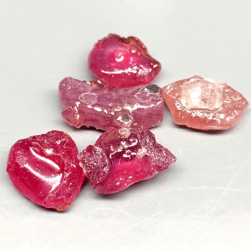 2ct rubis rouge rosé - 28.2ct.,