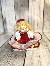 Mini Poupée Ancienne En Porcelaine Sur Son Fauteuil 