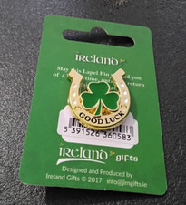 Pin’s Porte Bonheur Fer à Cheval Trèfle Good Luck Irlande TBE  (1226)