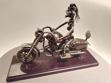 Statuette figurine moto biker en fer forgé sur son socle