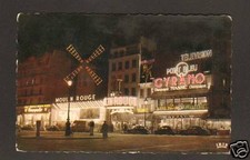 PARIS Cinéma MOULIN ROUGE : CITROEN 2CV,  RENAULT 4CV illuminé en 1961