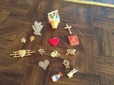 15 piece assorted lot of fashion pins and pendants