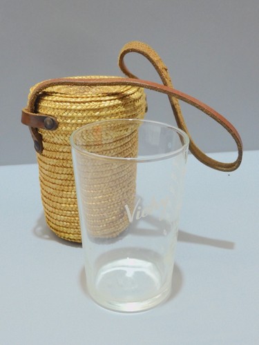 Verre cure vichy dans son - vichy,