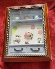 VITRINE DECORATIVE POUR CUISINE OU AUTRE , LA TÊTE DE LA VACHE DE GAUCHE BOUGE