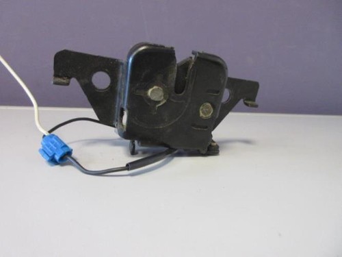 Serrure hayon mazda 323 - serrure,