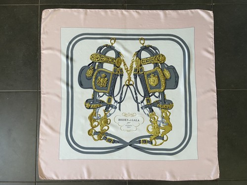 Foulard hermès intitulé - hermès,