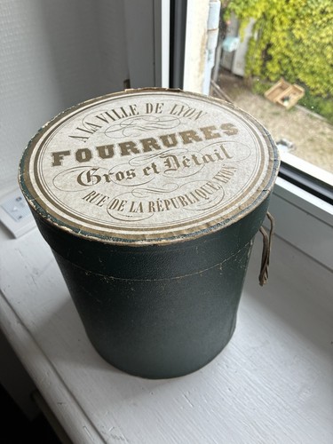 Boîte publicitaire ancienne - publicitaire,