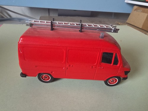 Mercedes 407d pompiers solido - pompiers,