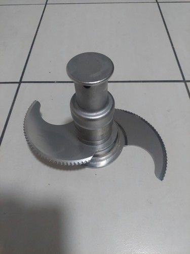 Couteau cranté r602 - couteau,