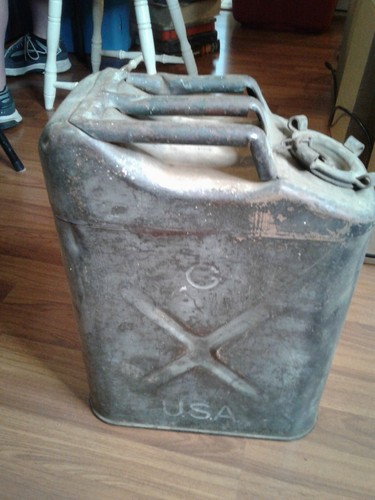 Vintage usa green metal gas - usa,