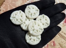 LOT 6 ANCIENS BOUTONS ART-DÉCO motif FLORAUX STYLISÉS en VERRE PRESSÉ MOULÉ