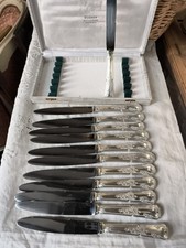 12 JOLIS COUTEAUX DE TABLE