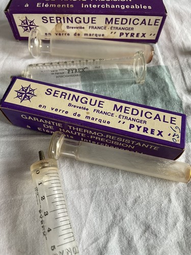 Anciennes seringues pyrex - seringues,