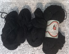 LOT  3 PELOTES DE LAINE NOIRES