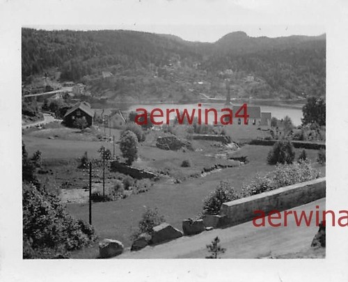 Fjord avec église près - , de