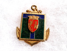 Un insigne " Ecole Militaire