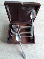 11 cuillères à dessert en métal argenté. Poinçon APOLLO