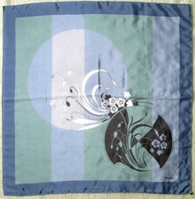 -Superbe  foulard VALENTINO