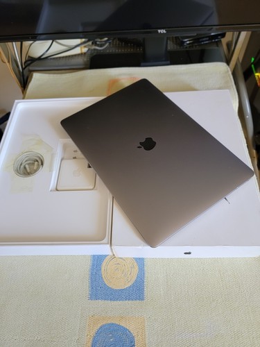 Macbook pro a1990 2019 - i9, @