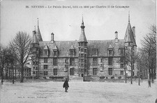 Ancienne carte postale, NEVERS, Le Palais Ducal, écrite au revers.