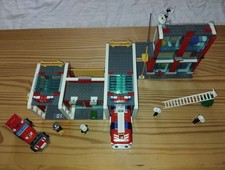 LEGO La Caserne Pompiers Avec Camion Grande Echelle Lego City 7208