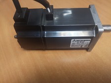 MITSUBISHI AC SERVO HC-MFS43 122V  2,8A  400W + câbles MR-JCCBL5M-L   1,5Kg