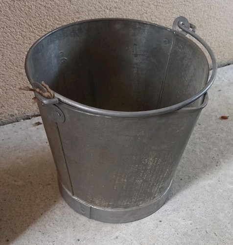 Ancien seau zinc - seau, en