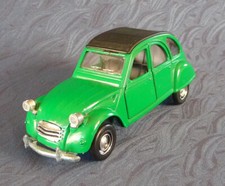 Voiture miniature au 1/25: rare CITROEN 2CV verte de POLISTIL sans boîte