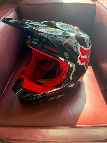 Fox racing black helmet - v1,