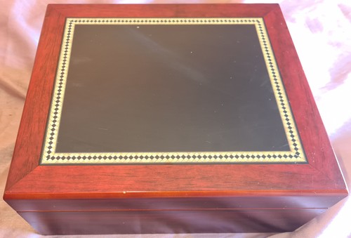 Cave coffret boîte à - /,