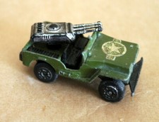 ANCIEN VÉHICULE MILITAIRE