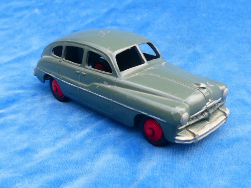 Jolie pretty rare dinky toys - pretty,