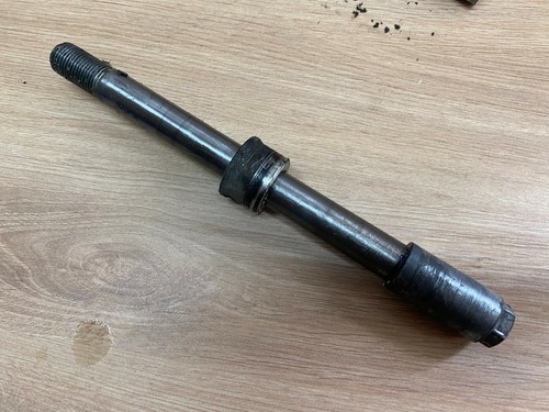 Axe roue avant moto - un, de
